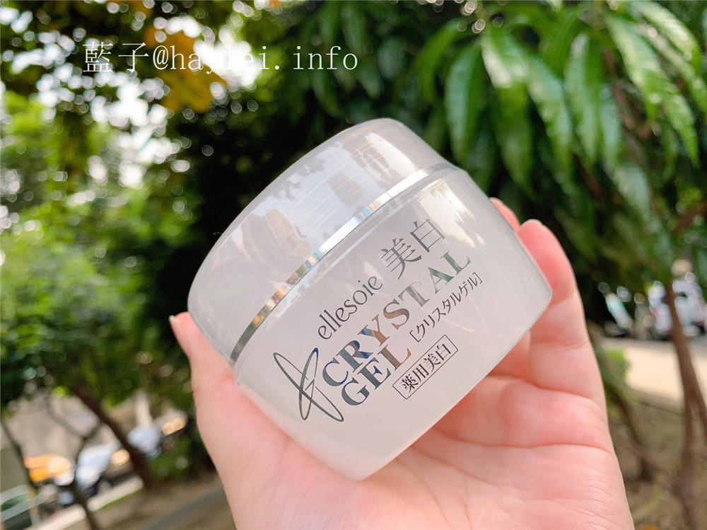 朵朵DORE DORE/Ellesoie愛莉絲爾/多效水晶透白凝露Crystal Gel-滋潤保濕,舒適不黏膩,7效合一的多機能凝露!有食藥署核准使用的美白成分-維他命c,適度使用可以幫助美白、膚色均勻。肌膚保養/長效保濕/舒緩乾燥/撫平細紋/滋潤鎖水/代替化妝水、乳液/維持肌膚健康 健康養身 彩妝品 彩妝品分享 攝影 民生資訊分享
