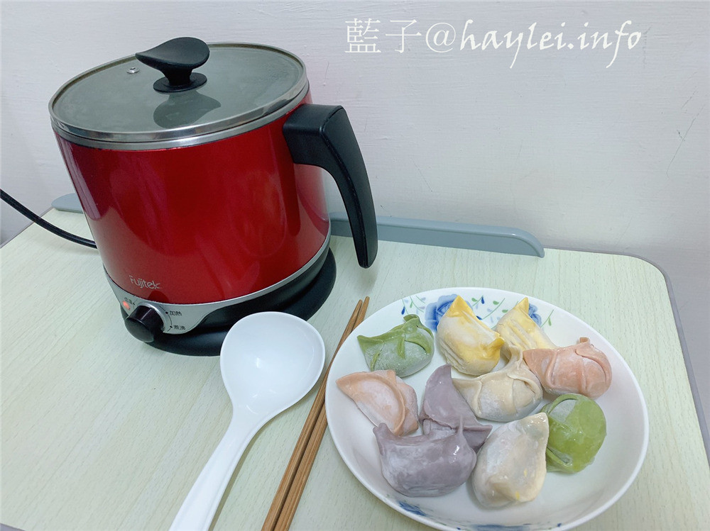 宅配冷凍/心玥水餃-皮薄餡多的網購手工水餃,回購率滿分的經典美味!網購水餃/冷凍水餃/宅配美食/生鮮美食/手工水餃推薦/爆汁口感/蔥花高麗菜/玉米起司/奶油鮭魚/韭黃鮮蝦/田園蔬菜/網路購物/宵夜美食/點心小吃/好吃水餃/彩色元寶/彩色水餃/水餃控 中式料理 健康養身 宅配食記 攝影 民生資訊分享 飲食集錦