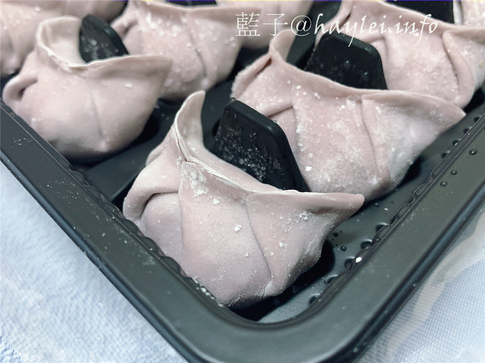 宅配冷凍/心玥水餃-皮薄餡多的網購手工水餃，回購率滿分的經典美味！網購水餃/冷凍水餃/宅配美食/生鮮美食/手工水餃推薦/爆汁口感/蔥花高麗菜/玉米起司/奶油鮭魚/韭黃鮮蝦/田園蔬菜/網路購物/宵夜美食/點心小吃/好吃水餃/彩色元寶/彩色水餃/水餃控 中式料理 健康養身 宅配食記 攝影 民生資訊分享 飲食集錦 