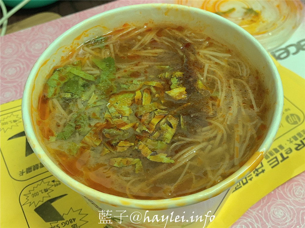 台中西區/大勝麵線/大勝大腸頭純肉羹麵線-廣三sogo旁的濃郁麵線羹,小碗50/大碗65,下午六點半到凌晨十二點營業,晚餐宵夜好選擇!台中美食/台中小吃攤/台中大腸麵線/傳統小吃/在地美味/湯麵/麵線美食/宵夜美食/深夜食堂/美村路一段美食/近科博館、金典酒店 中式料理 攝影 民生資訊分享 飲食集錦