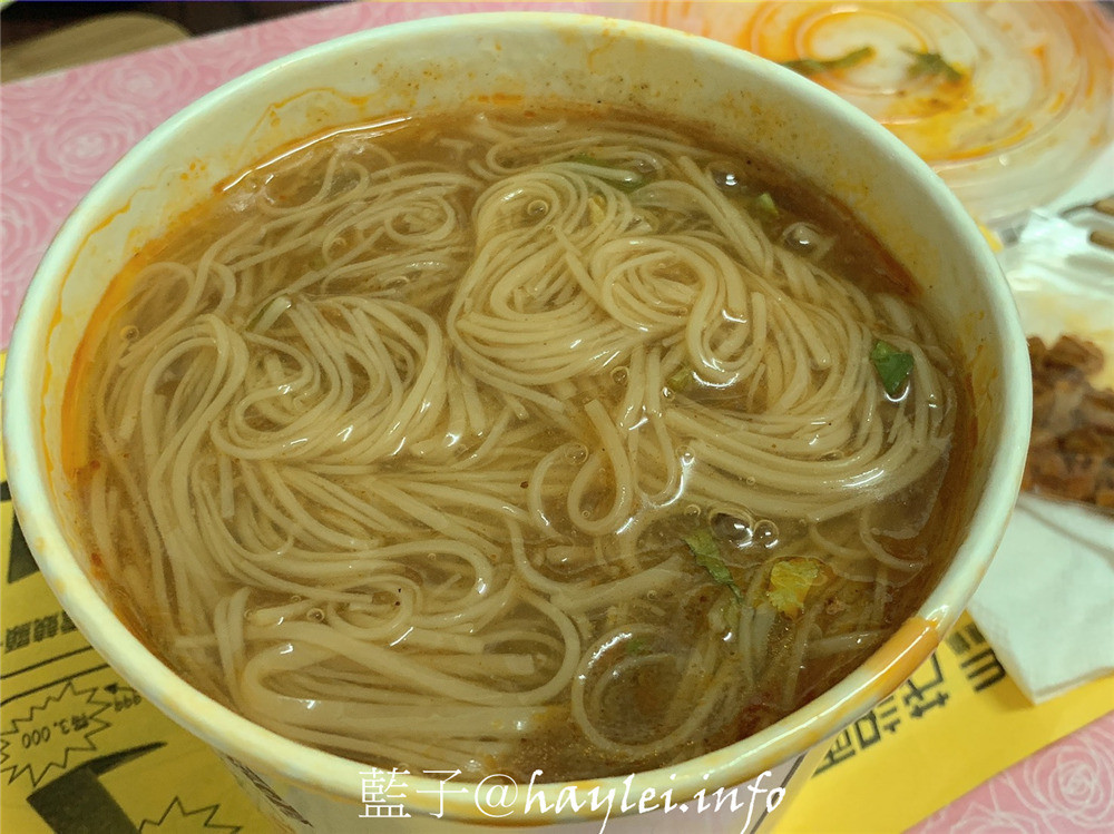 台中西區/大勝麵線/大勝大腸頭純肉羹麵線-廣三sogo旁的濃郁麵線羹,小碗50/大碗65,下午六點半到凌晨十二點營業,晚餐宵夜好選擇!台中美食/台中小吃攤/台中大腸麵線/傳統小吃/在地美味/湯麵/麵線美食/宵夜美食/深夜食堂/美村路一段美食/近科博館、金典酒店 中式料理 攝影 民生資訊分享 飲食集錦