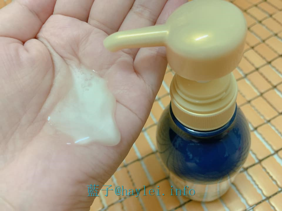 沐浴乳推薦2019-Biore極緻精華油沐浴乳(潤澤型)-含月見草、薰衣草、荷荷芭等精華油,適合乾性膚質的冬季沐浴好物,洗後不擦身體乳依舊柔嫩滑順!shower cream/身體保養/身體清潔/清潔肌膚/肌膚保養/冬季愛用/沐浴/蜜妮/Bioré/極緻精華油沐浴系列/NO1精華油沐浴/Bioré好物推薦/乾性膚質/藍子愛美麗/精華油沐浴乳/skincare/my favorite body wash 2019 保養品分享 健康養身 彩妝品 彩妝品分享 攝影 民生資訊分享