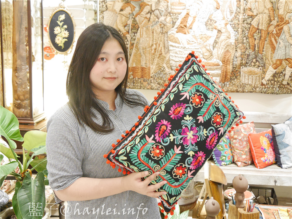 新竹市東區/女裝穿搭/Madame V 袂丹薇歐風靚品-百年掛畫加持,不定時加更飾品、家居、古董、服裝等商品,是間常常令人有驚喜感的特色雜貨店!新竹旅遊/拍照打卡景點/新竹居家店/新竹服飾/新竹精品/挖寶/新竹關東路/質感小店/grocery store/mixed shop/旅遊探店/流行服飾/生活物件 攝影 民生資訊分享 穿搭分享