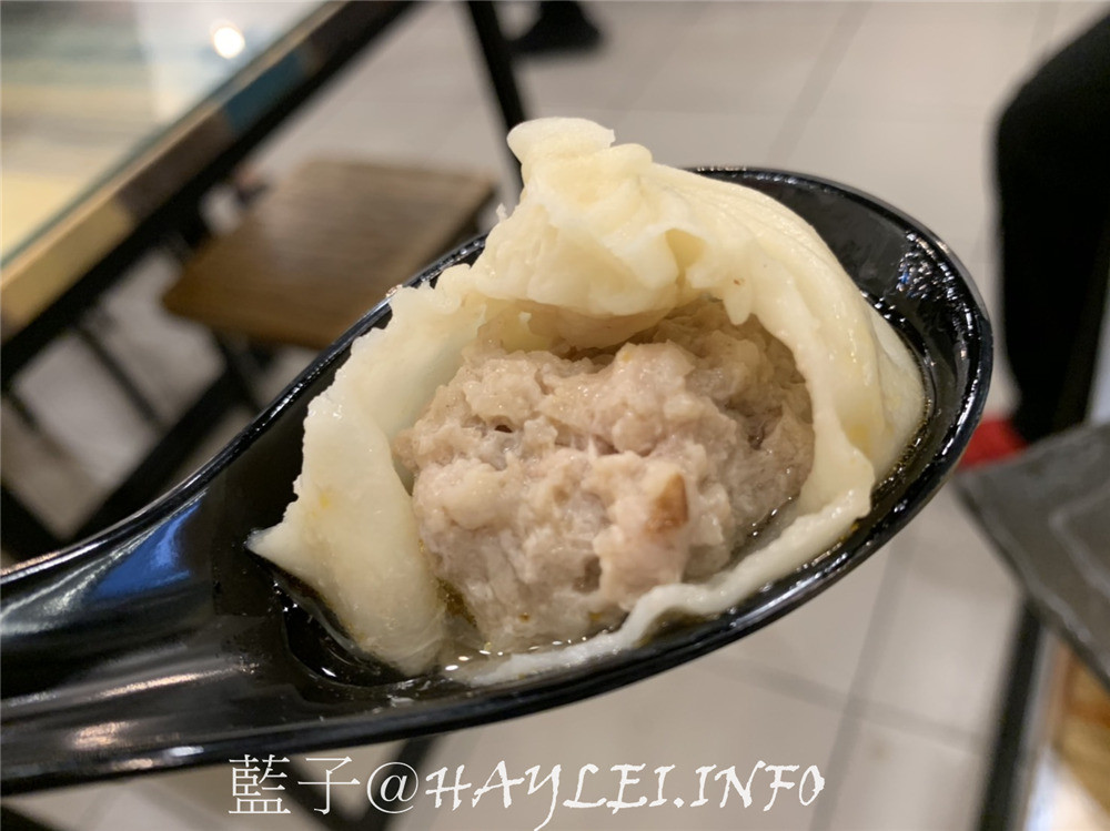 台中西區/向上市場周邊美食/饕之鄉李姐的店-麻辣乾麵、爆湯小籠包、綠豆沙鍋餅跟小菜都很好吃，鮭魚炒飯是鮭魚肉塊不是鮭魚肉鬆深得我心，價位平實且餐點美味，令我回訪無數~台中美食/西區美食/台中小吃推薦/平價版鼎泰豐小籠包/傳統中式料理/饕之鄉李姐的菜單2019/庶民美食/台中麻辣乾麵推薦/台中小籠包名店/台中炒飯推薦/夯辣很辣/藍子愛美食 中式料理 國內旅遊 攝影 民生資訊分享 飲食集錦   