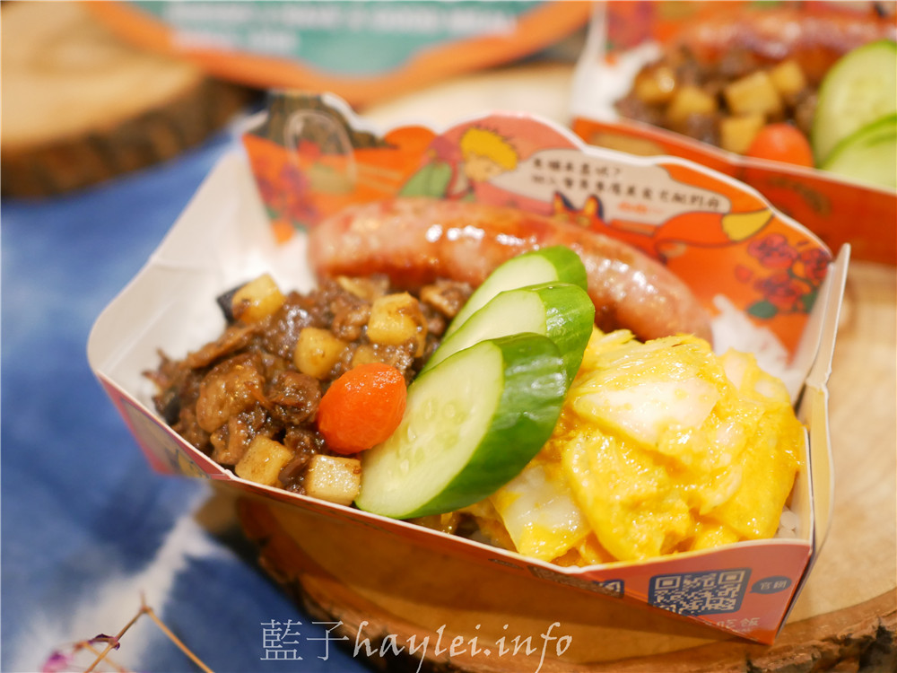 台中國際花毯節美食-會場內不容錯過由名廚鄧玲如與太平農會家政班媽媽結合在地農產共同研發的特色美食-五朵花才能做1根的蝴蝶花香腸，12/1前一起享受漫遊唇間的野薑花香吧！（攤位224號）～台中新社花毯節交通資訊/中台灣農業博覽會/台中美食/台中小吃/特色農產伴手禮推薦/台中在地農產/野薑花香腸/蝴蝶花伴手禮/麻竹筍/荔枝酒/貴妃醉香腸/東坡筍香腸/台中香腸美食/太平農會/寧菠小館/生態廚師鄧玲如 中式料理 國內旅遊 攝影 民生資訊分享 飲食集錦 