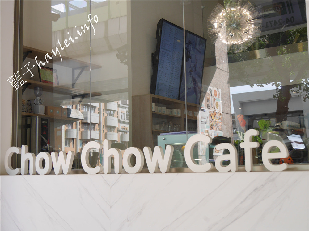 台中南屯區/Chow Chow Cafe 巧巧咖啡-主打專業義式咖啡、莊園單品咖啡跟輕食早午餐，下午茶鬆餅也美味，環境明亮好拍，台中熱門約會咖啡廳首選！捷運綠線文心森林公園美食/台中咖啡廳推薦/台中美食餐廳/台中下午茶餐廳/網美拍照打卡/黃金曼特林手沖單品咖啡/Black & White麻糬鬆餅/綜合菇菇溫沙拉木盆沙拉/義大利起司肉丸/雪天使檸檬糖霜蛋糕/玫瑰鹽焦糖瑪奇朵義式咖啡/英式皇家伯爵茶/使用義式經典咖啡機FAEMA E71/藍子愛美食 攝影 民生資訊分享 飲食集錦   