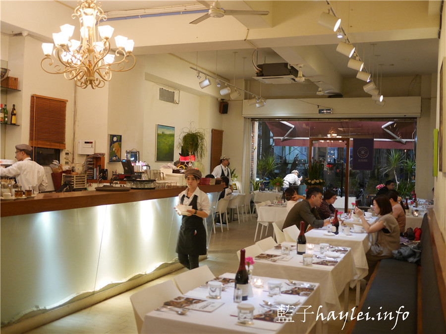 菲菲花園義式餐廳-老字號台中西屯牛排西餐廳，聚餐約會首選，使用新鮮健康的食材，搭配自然花草，營造美不勝收的美食饗宴！台中牛排推薦/風味美國肋眼牛排/乾式熟成牛排/時尚教母牛排/穿PRADA的惡魔愛吃牛排/頂級牛排推薦/台中牛排美食餐廳/台中西餐推薦/台中美食/藍子愛美食 國內旅遊 攝影 民生資訊分享 美式料理 飲食集錦   