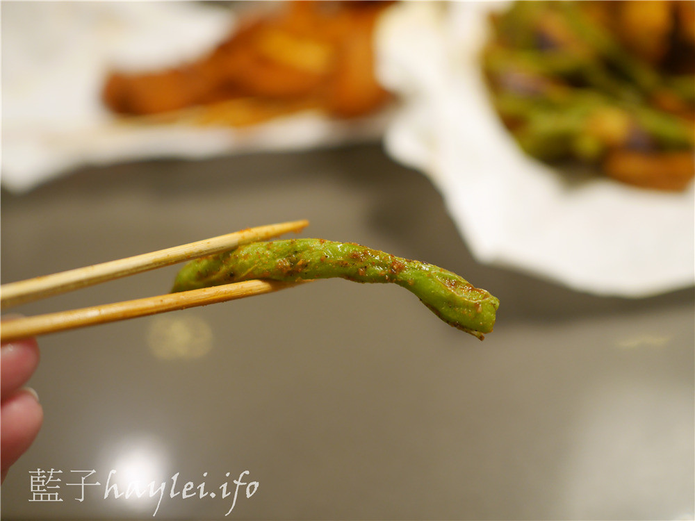 台中最獨特的鹹酥雞店-熊掌香雞排/竹林觀音問事香雞排，雞排嫩香多汁，特調的調味粉搭上酥香的炸物超級好吃！辣粉很帶勁，喜歡吃辣的一定要來吃！使用脫油機，吃起來更低負擔～如果你是有緣人，還有機會得到來自竹林觀音的專屬手寫籤詩呢！熊掌香雞排菜單/台中西區美食/台中美食/高CP值/台中雞排/台中鹹酥雞推薦/台中好吃雞排/台中必吃美食/台中小吃/問事/補運/收驚/藍子愛美食 中式料理 國內旅遊 攝影 民生資訊分享 飲食集錦   