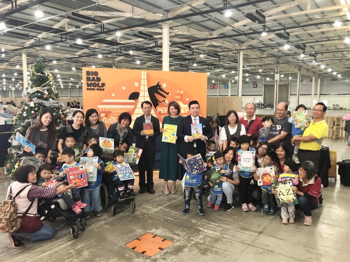 台中大野狼國際書展2019/展場優惠交通攻略11/22~12/2台中國際展覽館入場免費、原文書1~5折,全場200萬本書任你選,買到省到,週末24小時不打烊~Big Bad Wolf Books Taiwan/全球最大書展/台中書展/原文童書繪本互動書/奇幻投影AR立體書/買原文書推薦/啟蒙教育英文學習/大野狼國際書展心得評價/近台中烏日高鐵站、新烏日火車站/國際展覽館(烏厝巷)站/藍子愛分享 攝影 民生資訊分享 論學