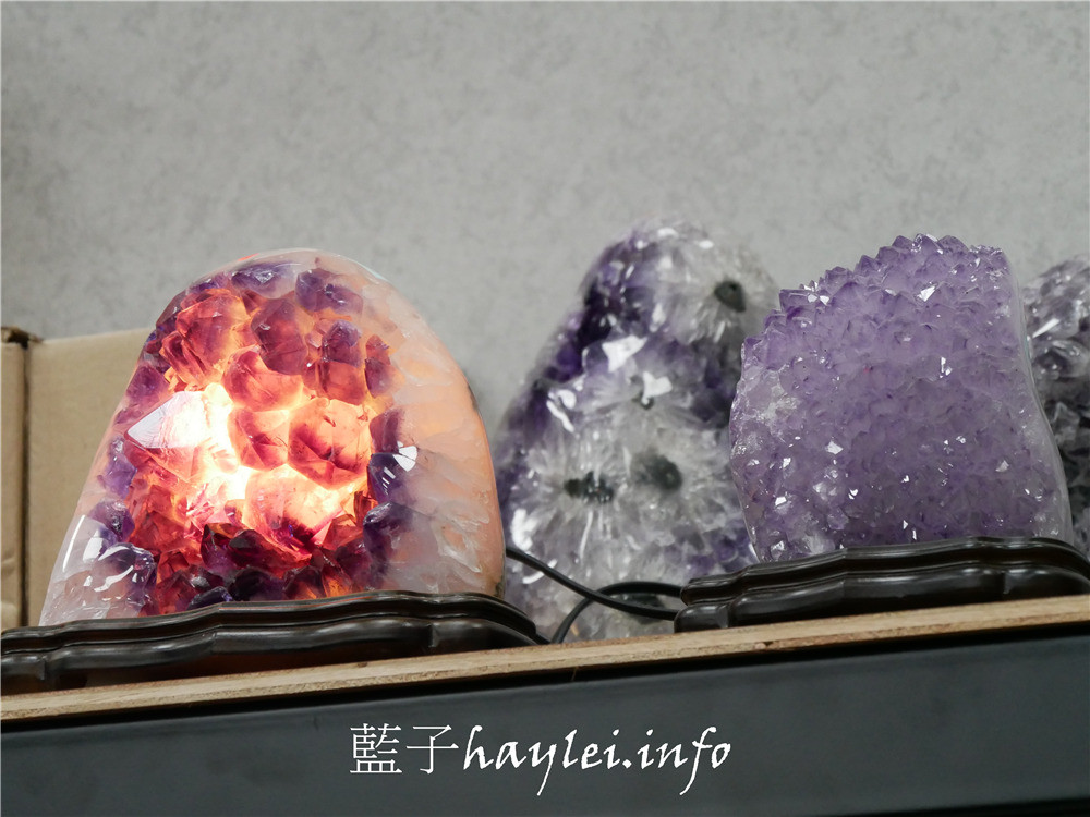台中西屯/京典臻品JD Classic天然水晶-如何挑選紫晶洞、適合自己的水晶怎麼買,開運招財水晶這裡看最超值!專營烏拉圭紫水晶洞、巴西晶洞、聚寶盆、發財樹、恐龍蛋跟意象水晶等天然礦石。台中水晶/批發水晶大盤商/水晶洞批發/瑪瑙聚寶盆/鈦晶/黃水晶/茶晶/開口笑水晶/水晶雕件/水晶手珠/水晶手排/改善屋內風水/聚氣開運招正財/藍子愛美麗 攝影 民生資訊分享 紓發緒感