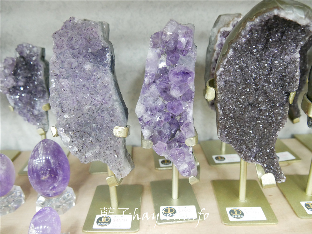 台中西屯/京典臻品JD Classic天然水晶-如何挑選紫晶洞、適合自己的水晶怎麼買,開運招財水晶這裡看最超值!專營烏拉圭紫水晶洞、巴西晶洞、聚寶盆、發財樹、恐龍蛋跟意象水晶等天然礦石。台中水晶/批發水晶大盤商/水晶洞批發/瑪瑙聚寶盆/鈦晶/黃水晶/茶晶/開口笑水晶/水晶雕件/水晶手珠/水晶手排/改善屋內風水/聚氣開運招正財/藍子愛美麗 攝影 民生資訊分享 紓發緒感