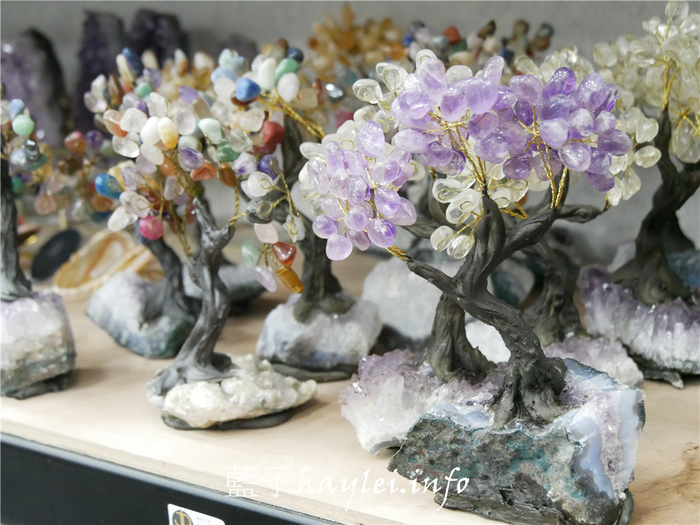 台中西屯/京典臻品JD Classic天然水晶-如何挑選紫晶洞、適合自己的水晶怎麼買,開運招財水晶這裡看最超值!專營烏拉圭紫水晶洞、巴西晶洞、聚寶盆、發財樹、恐龍蛋跟意象水晶等天然礦石。台中水晶/批發水晶大盤商/水晶洞批發/瑪瑙聚寶盆/鈦晶/黃水晶/茶晶/開口笑水晶/水晶雕件/水晶手珠/水晶手排/改善屋內風水/聚氣開運招正財/藍子愛美麗 攝影 民生資訊分享 紓發緒感