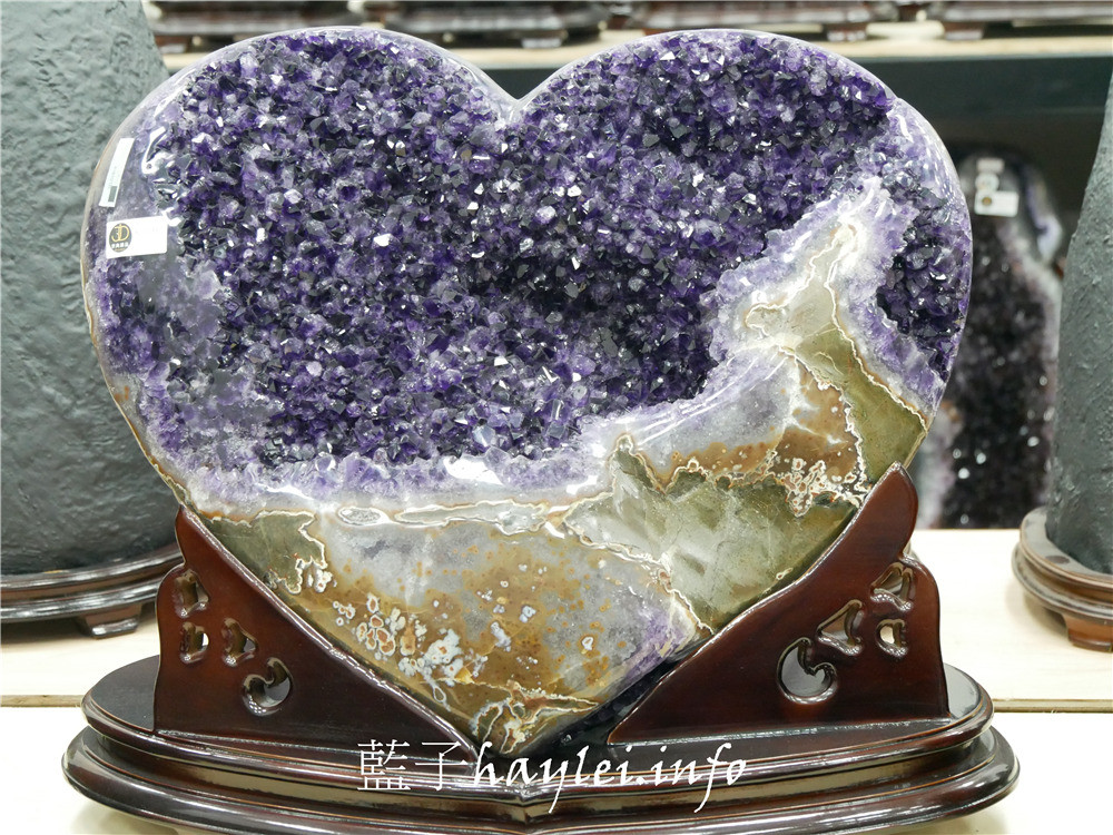 台中西屯/京典臻品JD Classic天然水晶-如何挑選紫晶洞、適合自己的水晶怎麼買,開運招財水晶這裡看最超值!專營烏拉圭紫水晶洞、巴西晶洞、聚寶盆、發財樹、恐龍蛋跟意象水晶等天然礦石。台中水晶/批發水晶大盤商/水晶洞批發/瑪瑙聚寶盆/鈦晶/黃水晶/茶晶/開口笑水晶/水晶雕件/水晶手珠/水晶手排/改善屋內風水/聚氣開運招正財/藍子愛美麗 攝影 民生資訊分享 紓發緒感