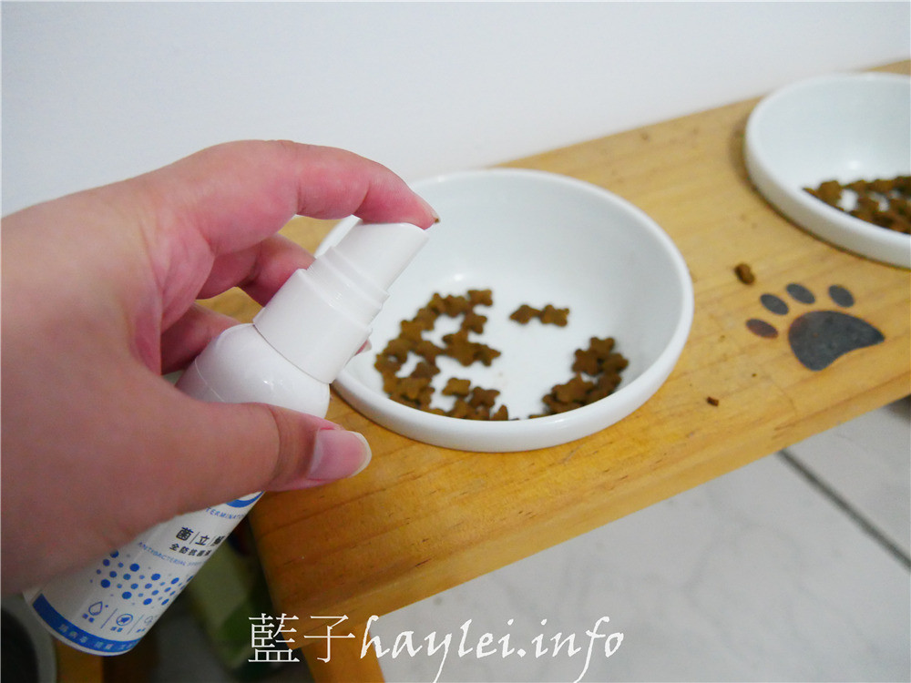 菌立解/全防抗菌液,隨時隨地抗菌防疫,寵物適用的居家清潔、消毒殺菌,幫周遭環境降低風險且環保又不傷膚。居家衛生/環境防護/健康生活/居家生活必備/生活用品推薦/健康衛生/居家保健/環境衛生/菌立解全防抗菌液/HOCL作用後即還原成水/安全環保無殘留/藍子愛生活 健康養身 攝影 民生資訊分享