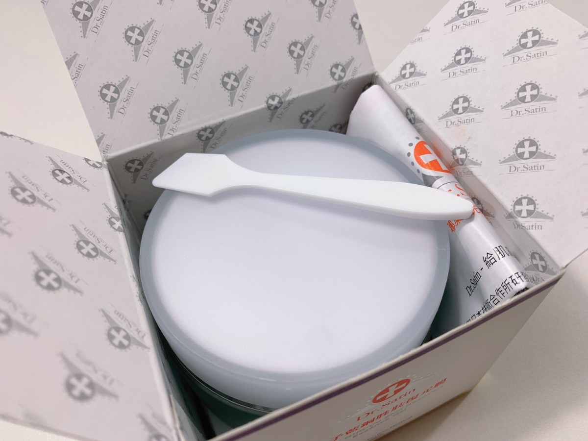 Dr.Satin魚子藍銅胜肽復元膜-Q彈凝凍質地溫柔釋放水分,及時幫肌膚補水、維持水潤的超好用保養品分享~美妝保養/肌膚保養/肌膚補水/晚安凍膜/保濕凍膜/護膚品推薦/保養品推薦/mit保養/晚安面膜推薦/藍子愛美麗 保養品分享 彩妝品 彩妝品分享 攝影