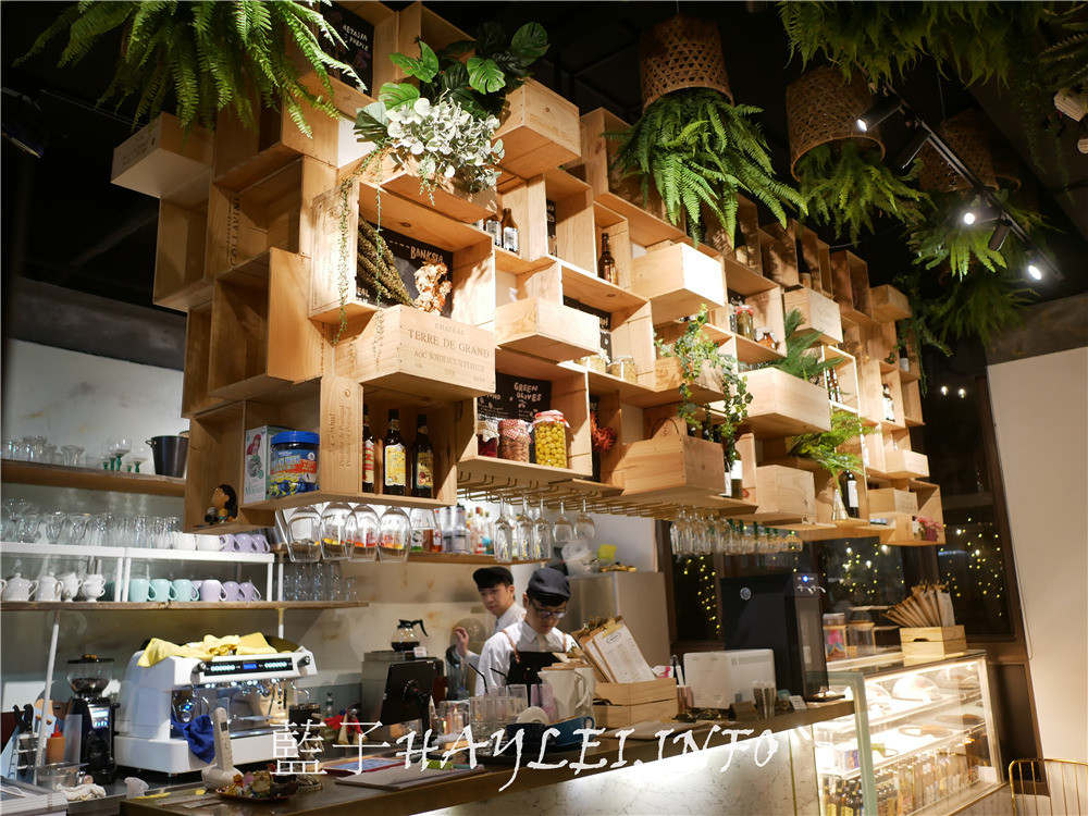 新竹東區/Garden Party Restaurant/派對花園餐廳-排餐精緻美味，裝潢華美貴氣，新竹網美拍照打卡必訪，花園餐廳環境絕美超好拍～新竹美食/新竹西餐廳/新竹餐廳推薦/花園餐廳/新竹義式餐廳/金山街餐廳/IG打卡餐廳熱門點/情侶約會/姊妹聚會/濕式熟成牛排/熱帶植物花草牆/近新竹科學園區/有停車場/藍子愛美食 國內旅遊 攝影 民生資訊分享 飲食集錦 