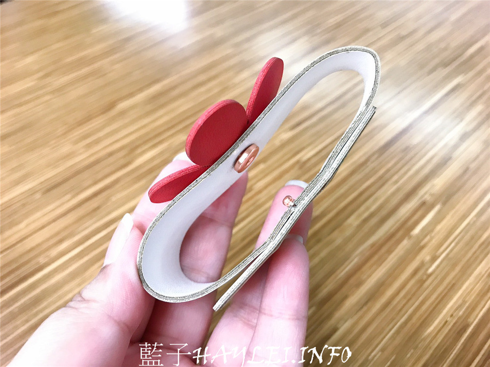 手機配件推薦/新品開箱/RJ Concept Store/slashgo花朵造型手機指扣-高顏值又實用,讓手機更加方便的生活小物!3c配件/手機配件/手機指扣/居家生活/手機用品/手機周邊商品/提高生活質感/樂活好物/3c生活/藍子愛3c 3C相關 健康養身 攝影 民生資訊分享