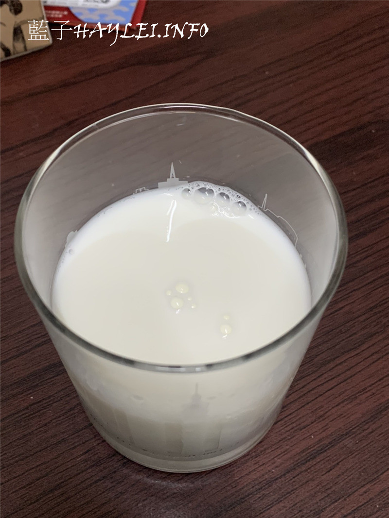 美聯社鮮奶/心樸鮮奶-心樸市集 x 台農 聯名商品,100%生乳製造的濃醇香甜美味鮮奶,946ml特價75元,這價位很可以買~物美價廉美聯社/鮮奶/牛奶/飲料/飲品/乳製品/milk/simplemart/美聯社自有品牌/美聯社食品/美聯社/藍子愛美食 健康養身 攝影 民生資訊分享 飲食集錦