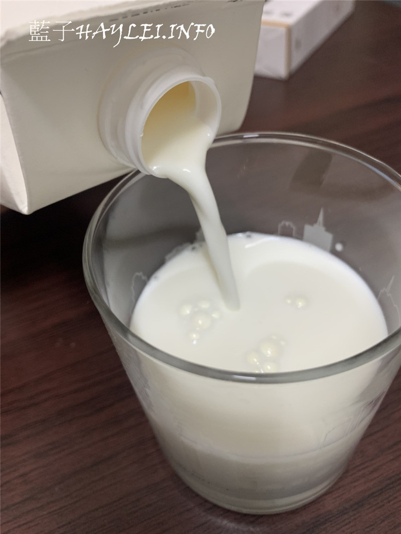 美聯社鮮奶/心樸鮮奶-心樸市集 x 台農 聯名商品,100%生乳製造的濃醇香甜美味鮮奶,946ml特價75元,這價位很可以買~物美價廉美聯社/鮮奶/牛奶/飲料/飲品/乳製品/milk/simplemart/美聯社自有品牌/美聯社食品/美聯社/藍子愛美食 健康養身 攝影 民生資訊分享 飲食集錦