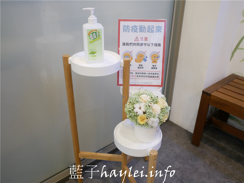台中南屯/Chow Chow Café 巧巧咖啡-想吃美味義式晚餐不用花大錢,義大利麵燉飯都很棒,環境舒適,非常適合聚餐約會!近文心森林公園~台中美食/南屯區美食餐廳/台中餐廳/義式餐廳/台中好拍餐廳/台中咖啡廳推薦/純白咖啡廳/嫩煎舒肥牛肩佐蒜香義大利麵/煙燻鴨胸佐羅勒燉飯/情侶約會/開會聚餐/外送外帶服務/藍子愛美食 國內旅遊 攝影 民生資訊分享 飲食集錦