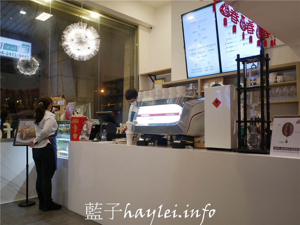 台中南屯/Chow Chow Café 巧巧咖啡-想吃美味義式晚餐不用花大錢,義大利麵燉飯都很棒,環境舒適,非常適合聚餐約會!近文心森林公園~台中美食/南屯區美食餐廳/台中餐廳/義式餐廳/台中好拍餐廳/台中咖啡廳推薦/純白咖啡廳/嫩煎舒肥牛肩佐蒜香義大利麵/煙燻鴨胸佐羅勒燉飯/情侶約會/開會聚餐/外送外帶服務/藍子愛美食 國內旅遊 攝影 民生資訊分享 飲食集錦