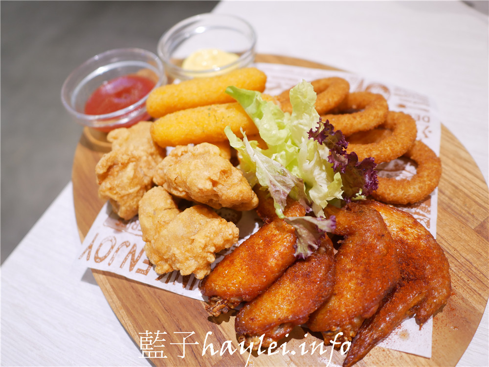 台中南屯/Chow Chow Café 巧巧咖啡-想吃美味義式晚餐不用花大錢,義大利麵燉飯都很棒,環境舒適,非常適合聚餐約會!近文心森林公園~台中美食/南屯區美食餐廳/台中餐廳/義式餐廳/台中好拍餐廳/台中咖啡廳推薦/純白咖啡廳/嫩煎舒肥牛肩佐蒜香義大利麵/煙燻鴨胸佐羅勒燉飯/情侶約會/開會聚餐/外送外帶服務/藍子愛美食 國內旅遊 攝影 民生資訊分享 飲食集錦