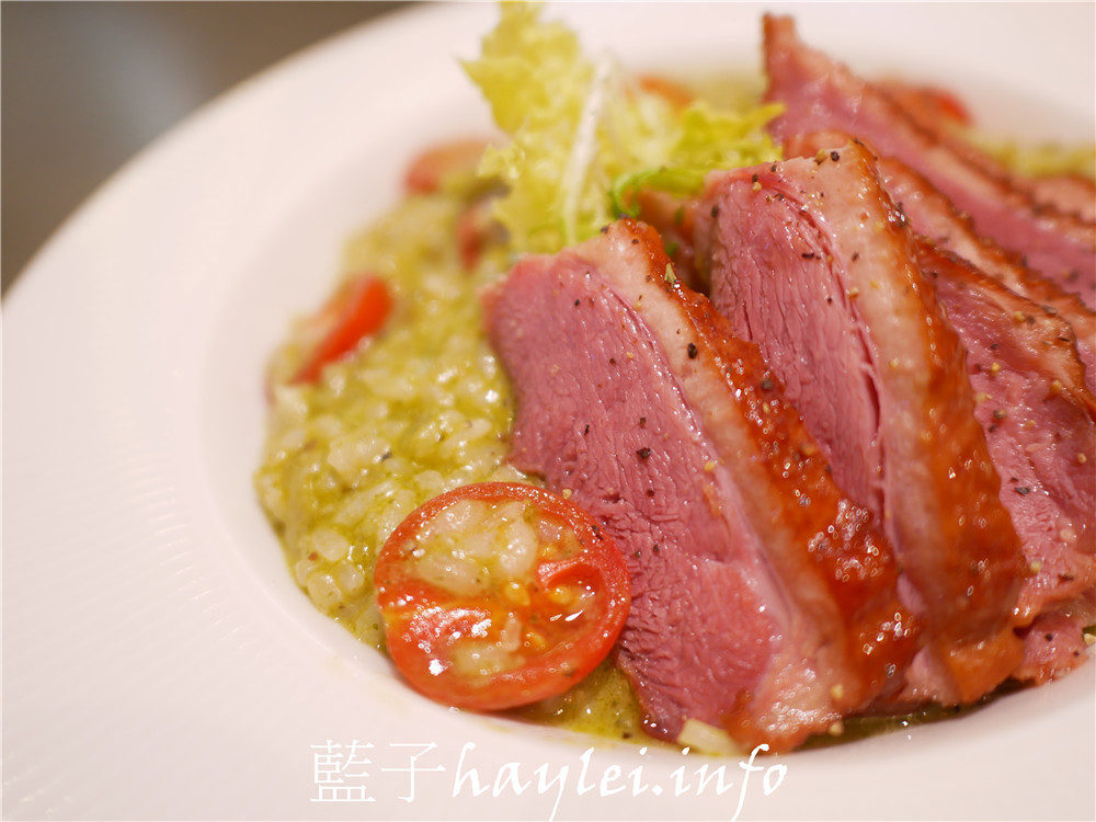 台中南屯/Chow Chow Café 巧巧咖啡-想吃美味義式晚餐不用花大錢,義大利麵燉飯都很棒,環境舒適,非常適合聚餐約會!近文心森林公園~台中美食/南屯區美食餐廳/台中餐廳/義式餐廳/台中好拍餐廳/台中咖啡廳推薦/純白咖啡廳/嫩煎舒肥牛肩佐蒜香義大利麵/煙燻鴨胸佐羅勒燉飯/情侶約會/開會聚餐/外送外帶服務/藍子愛美食 國內旅遊 攝影 民生資訊分享 飲食集錦