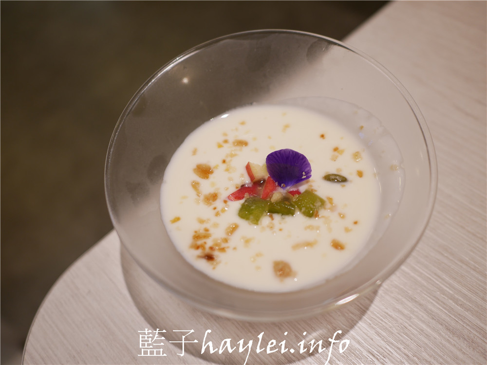 台中南屯/Chow Chow Café 巧巧咖啡-想吃美味義式晚餐不用花大錢,義大利麵燉飯都很棒,環境舒適,非常適合聚餐約會!近文心森林公園~台中美食/南屯區美食餐廳/台中餐廳/義式餐廳/台中好拍餐廳/台中咖啡廳推薦/純白咖啡廳/嫩煎舒肥牛肩佐蒜香義大利麵/煙燻鴨胸佐羅勒燉飯/情侶約會/開會聚餐/外送外帶服務/藍子愛美食 國內旅遊 攝影 民生資訊分享 飲食集錦
