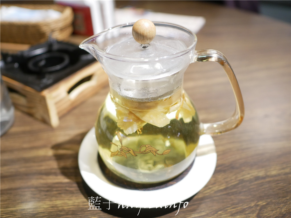 台北中正區/三創美食/港點大師(台北三創店)-座位寬敞舒適,港式飲茶鮮香美味,在台北想吃美味港點都會想到這裡!台北美食/市民大道美食/台北港點推薦/港式料理/港式點心推薦/煲仔飯/腸粉/煲粥/燒賣/奶皇包/蓮花茶/Syntrend三創生活園區/藍子愛美食 中式料理 國內旅遊 攝影 民生資訊分享 飲食集錦
