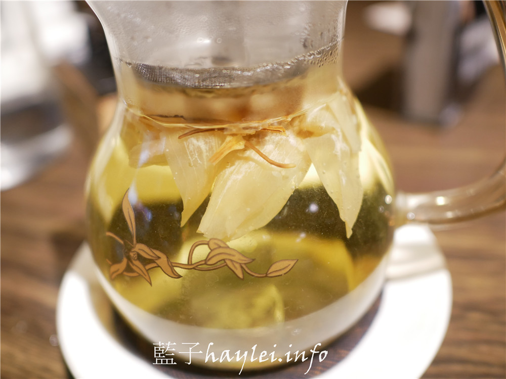 台北中正區/三創美食/港點大師(台北三創店)-座位寬敞舒適,港式飲茶鮮香美味,在台北想吃美味港點都會想到這裡!台北美食/市民大道美食/台北港點推薦/港式料理/港式點心推薦/煲仔飯/腸粉/煲粥/燒賣/奶皇包/蓮花茶/Syntrend三創生活園區/藍子愛美食 中式料理 國內旅遊 攝影 民生資訊分享 飲食集錦