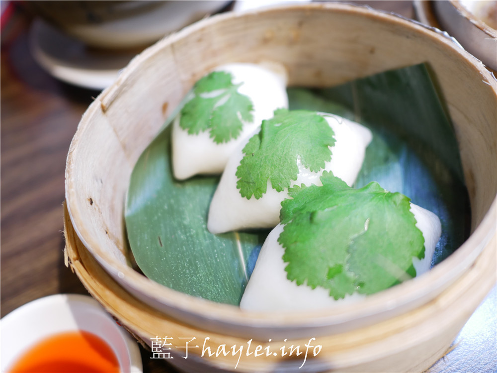 台北中正區/三創美食/港點大師(台北三創店)-座位寬敞舒適,港式飲茶鮮香美味,在台北想吃美味港點都會想到這裡!台北美食/市民大道美食/台北港點推薦/港式料理/港式點心推薦/煲仔飯/腸粉/煲粥/燒賣/奶皇包/蓮花茶/Syntrend三創生活園區/藍子愛美食 中式料理 國內旅遊 攝影 民生資訊分享 飲食集錦