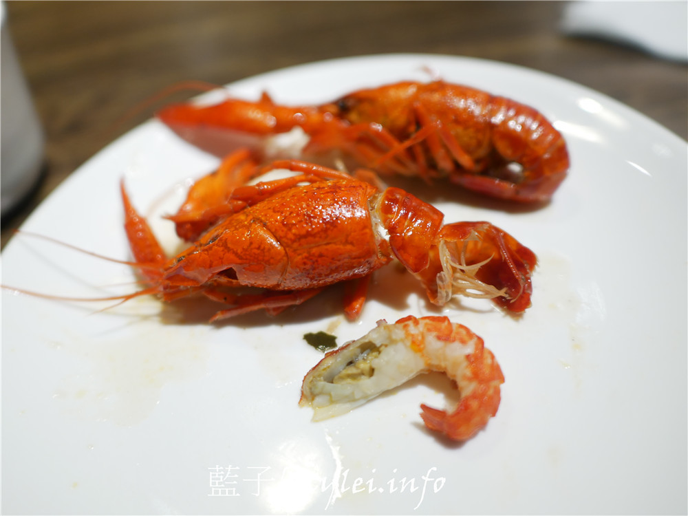 台北中正區/三創美食/港點大師(台北三創店)-座位寬敞舒適,港式飲茶鮮香美味,在台北想吃美味港點都會想到這裡!台北美食/市民大道美食/台北港點推薦/港式料理/港式點心推薦/煲仔飯/腸粉/煲粥/燒賣/奶皇包/蓮花茶/Syntrend三創生活園區/藍子愛美食 中式料理 國內旅遊 攝影 民生資訊分享 飲食集錦