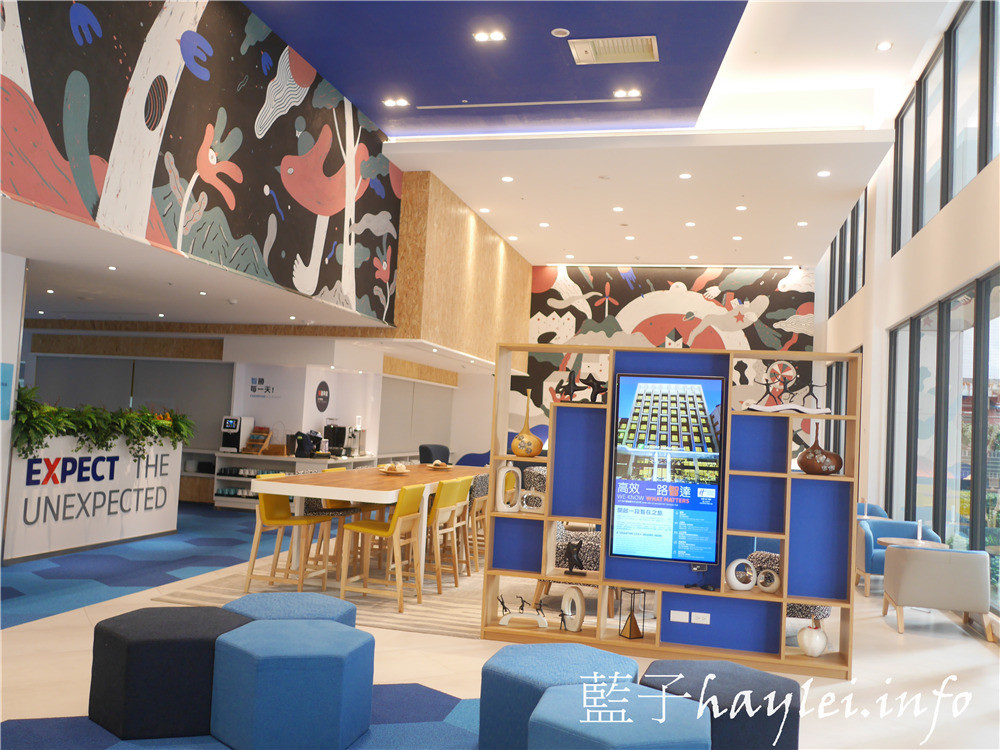 台中西屯/Holiday Inn Express Taichung Fengchia/臺中逢甲智選假日酒店-交通方便,近逢甲夜市、星享道,平價且舒適,在溫馨臥房安撫睡意後,來享受舒適美好的早餐吧!台中住宿推薦/逢甲住宿推薦/2 星級飯店/IHG洲際酒店平價品牌/24 小時櫃台/免費早餐/沐浴備品/健身中心/商務中心/洗衣服務/禁菸/會議室/國內旅遊/台中旅遊/藍子愛旅行 國內外住宿相關 國內旅遊 攝影 民生資訊分享