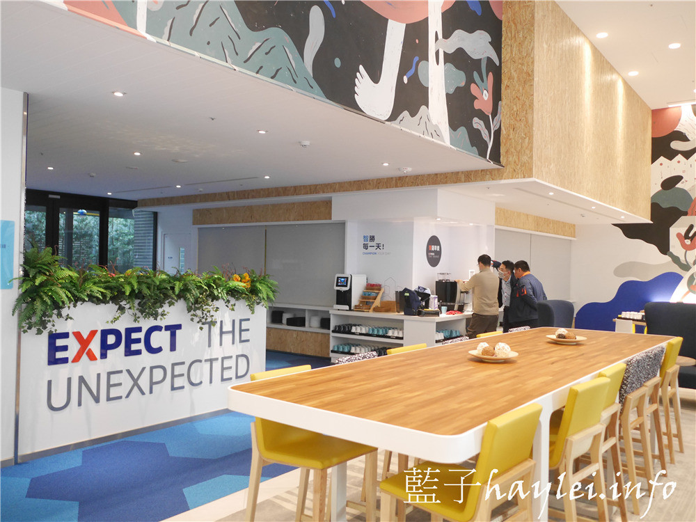 台中西屯/Holiday Inn Express Taichung Fengchia/臺中逢甲智選假日酒店-交通方便,近逢甲夜市、星享道,平價且舒適,在溫馨臥房安撫睡意後,來享受舒適美好的早餐吧!台中住宿推薦/逢甲住宿推薦/2 星級飯店/IHG洲際酒店平價品牌/24 小時櫃台/免費早餐/沐浴備品/健身中心/商務中心/洗衣服務/禁菸/會議室/國內旅遊/台中旅遊/藍子愛旅行 國內外住宿相關 國內旅遊 攝影 民生資訊分享