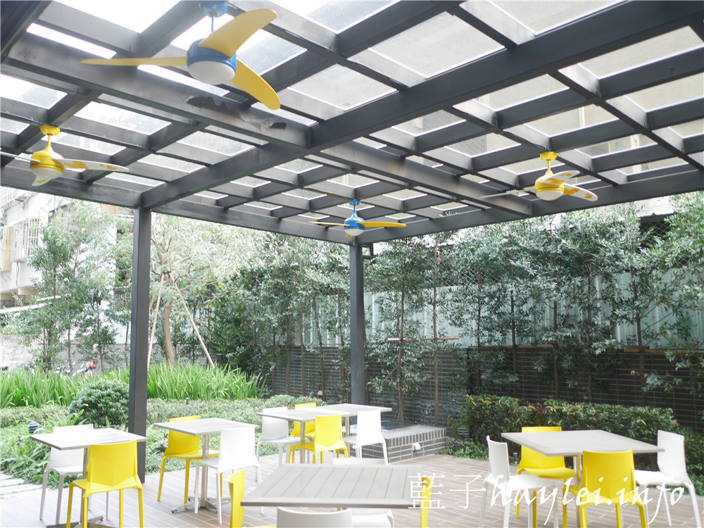 台中西屯/Holiday Inn Express Taichung Fengchia/臺中逢甲智選假日酒店-交通方便,近逢甲夜市、星享道,平價且舒適,在溫馨臥房安撫睡意後,來享受舒適美好的早餐吧!台中住宿推薦/逢甲住宿推薦/2 星級飯店/IHG洲際酒店平價品牌/24 小時櫃台/免費早餐/沐浴備品/健身中心/商務中心/洗衣服務/禁菸/會議室/國內旅遊/台中旅遊/藍子愛旅行 國內外住宿相關 國內旅遊 攝影 民生資訊分享