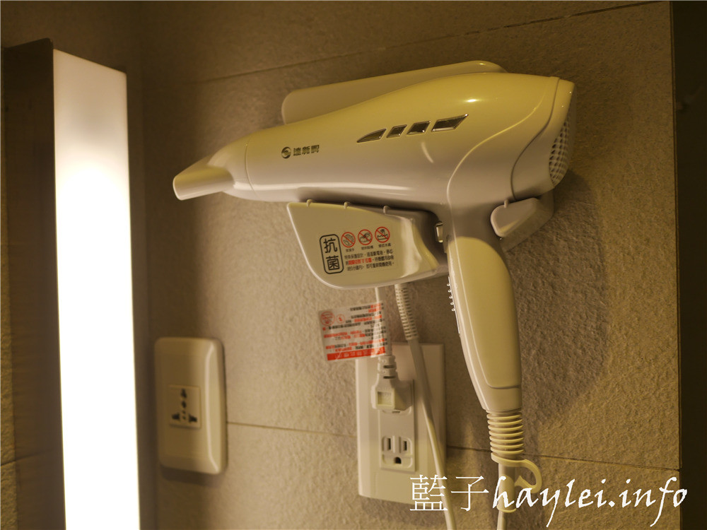 台中西屯/Holiday Inn Express Taichung Fengchia/臺中逢甲智選假日酒店-交通方便,近逢甲夜市、星享道,平價且舒適,在溫馨臥房安撫睡意後,來享受舒適美好的早餐吧!台中住宿推薦/逢甲住宿推薦/2 星級飯店/IHG洲際酒店平價品牌/24 小時櫃台/免費早餐/沐浴備品/健身中心/商務中心/洗衣服務/禁菸/會議室/國內旅遊/台中旅遊/藍子愛旅行 國內外住宿相關 國內旅遊 攝影 民生資訊分享