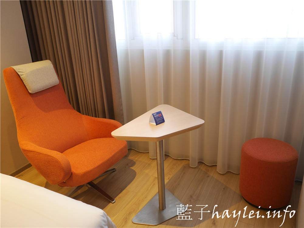 台中西屯/Holiday Inn Express Taichung Fengchia/臺中逢甲智選假日酒店-交通方便,近逢甲夜市、星享道,平價且舒適,在溫馨臥房安撫睡意後,來享受舒適美好的早餐吧!台中住宿推薦/逢甲住宿推薦/2 星級飯店/IHG洲際酒店平價品牌/24 小時櫃台/免費早餐/沐浴備品/健身中心/商務中心/洗衣服務/禁菸/會議室/國內旅遊/台中旅遊/藍子愛旅行 國內外住宿相關 國內旅遊 攝影 民生資訊分享