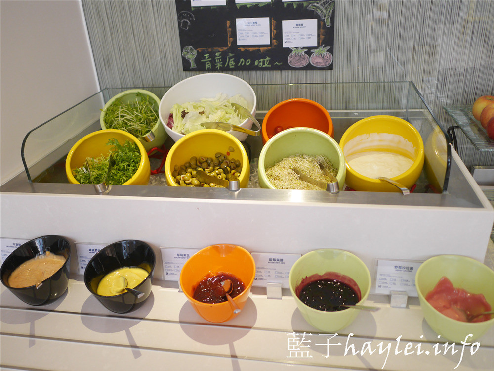 台中西屯/Holiday Inn Express Taichung Fengchia/臺中逢甲智選假日酒店-交通方便,近逢甲夜市、星享道,平價且舒適,在溫馨臥房安撫睡意後,來享受舒適美好的早餐吧!台中住宿推薦/逢甲住宿推薦/2 星級飯店/IHG洲際酒店平價品牌/24 小時櫃台/免費早餐/沐浴備品/健身中心/商務中心/洗衣服務/禁菸/會議室/國內旅遊/台中旅遊/藍子愛旅行 國內外住宿相關 國內旅遊 攝影 民生資訊分享
