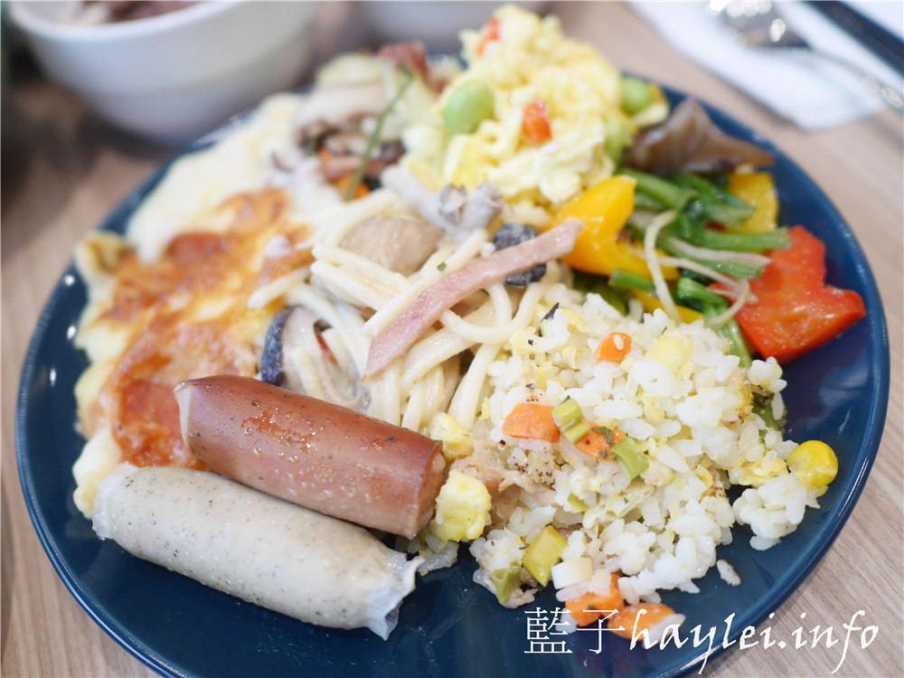 台中西屯/Holiday Inn Express Taichung Fengchia/臺中逢甲智選假日酒店-交通方便,近逢甲夜市、星享道,平價且舒適,在溫馨臥房安撫睡意後,來享受舒適美好的早餐吧!台中住宿推薦/逢甲住宿推薦/2 星級飯店/IHG洲際酒店平價品牌/24 小時櫃台/免費早餐/沐浴備品/健身中心/商務中心/洗衣服務/禁菸/會議室/國內旅遊/台中旅遊/藍子愛旅行 國內外住宿相關 國內旅遊 攝影 民生資訊分享