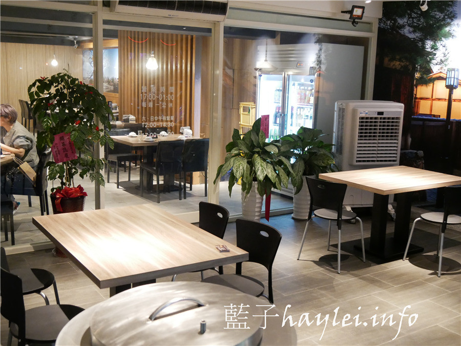 台北松山區/市民大道美食/一吃上癮祖傳甕缸雞-祖傳秘方正宗放山雞,吃起來外酥內嫩又多汁,鹹香入味超好吃!近捷運忠孝敦化站的美味烤雞,每天限量30隻,需提前1小時預定~一吃上癮祖傳甕缸雞菜單/台北美食/台北熱炒餐廳推薦/宵夜美食/親友聚餐/台菜餐廳推薦/桌菜合菜/皮脆肉嫩/roasted chicken/藍子愛美食 中式料理 國內旅遊 攝影 民生資訊分享 飲食集錦