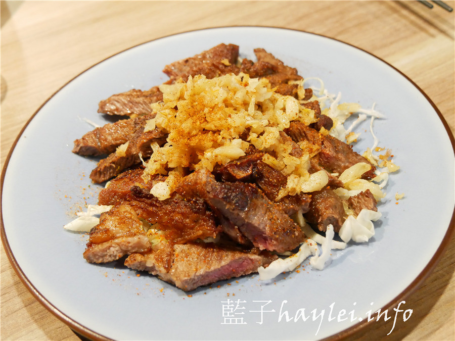 台北松山區/市民大道美食/一吃上癮祖傳甕缸雞-祖傳秘方正宗放山雞,吃起來外酥內嫩又多汁,鹹香入味超好吃!近捷運忠孝敦化站的美味烤雞,每天限量30隻,需提前1小時預定~一吃上癮祖傳甕缸雞菜單/台北美食/台北熱炒餐廳推薦/宵夜美食/親友聚餐/台菜餐廳推薦/桌菜合菜/皮脆肉嫩/roasted chicken/藍子愛美食 中式料理 國內旅遊 攝影 民生資訊分享 飲食集錦