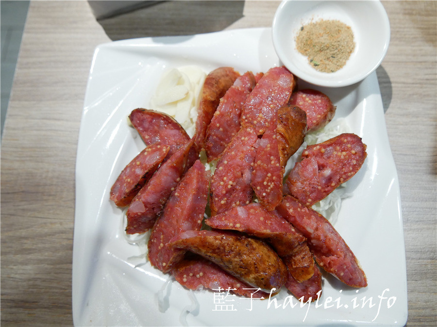 台北松山區/市民大道美食/一吃上癮祖傳甕缸雞-祖傳秘方正宗放山雞,吃起來外酥內嫩又多汁,鹹香入味超好吃!近捷運忠孝敦化站的美味烤雞,每天限量30隻,需提前1小時預定~一吃上癮祖傳甕缸雞菜單/台北美食/台北熱炒餐廳推薦/宵夜美食/親友聚餐/台菜餐廳推薦/桌菜合菜/皮脆肉嫩/roasted chicken/藍子愛美食 中式料理 國內旅遊 攝影 民生資訊分享 飲食集錦