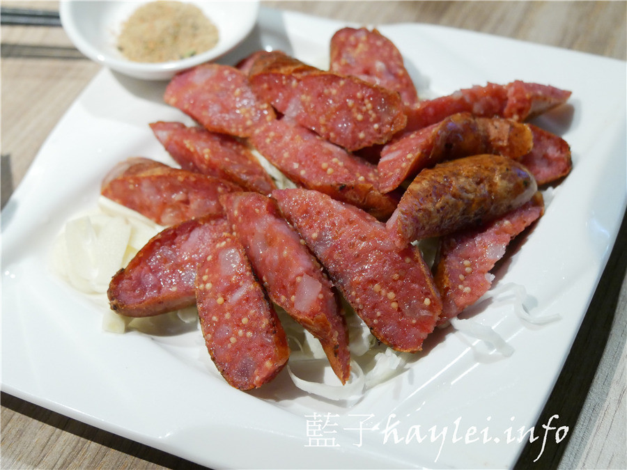 台北松山區/市民大道美食/一吃上癮祖傳甕缸雞-祖傳秘方正宗放山雞,吃起來外酥內嫩又多汁,鹹香入味超好吃!近捷運忠孝敦化站的美味烤雞,每天限量30隻,需提前1小時預定~一吃上癮祖傳甕缸雞菜單/台北美食/台北熱炒餐廳推薦/宵夜美食/親友聚餐/台菜餐廳推薦/桌菜合菜/皮脆肉嫩/roasted chicken/藍子愛美食 中式料理 國內旅遊 攝影 民生資訊分享 飲食集錦