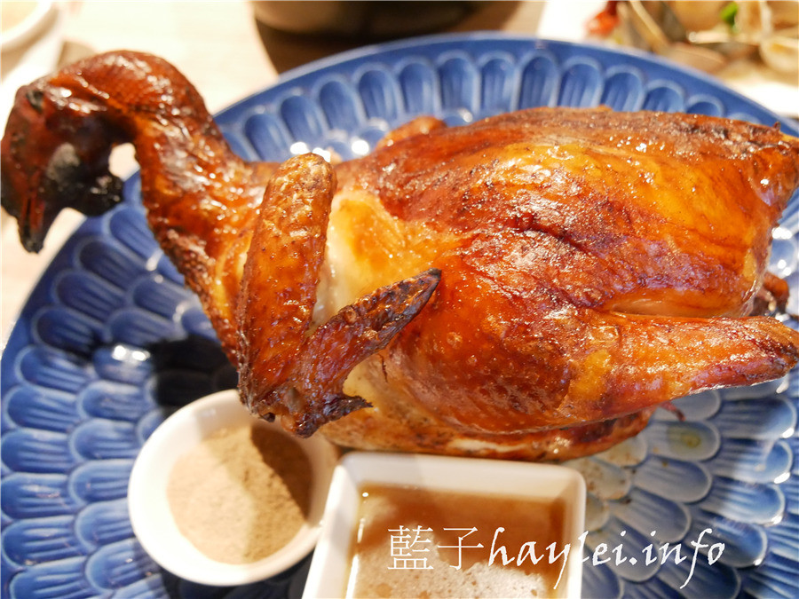 台北松山區/市民大道美食/一吃上癮祖傳甕缸雞-祖傳秘方正宗放山雞,吃起來外酥內嫩又多汁,鹹香入味超好吃!近捷運忠孝敦化站的美味烤雞,每天限量30隻,需提前1小時預定~一吃上癮祖傳甕缸雞菜單/台北美食/台北熱炒餐廳推薦/宵夜美食/親友聚餐/台菜餐廳推薦/桌菜合菜/皮脆肉嫩/roasted chicken/藍子愛美食 中式料理 國內旅遊 攝影 民生資訊分享 飲食集錦