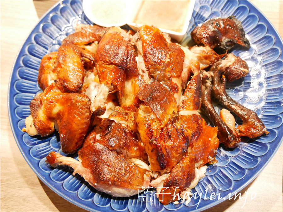 台北松山區/市民大道美食/一吃上癮祖傳甕缸雞-祖傳秘方正宗放山雞,吃起來外酥內嫩又多汁,鹹香入味超好吃!近捷運忠孝敦化站的美味烤雞,每天限量30隻,需提前1小時預定~一吃上癮祖傳甕缸雞菜單/台北美食/台北熱炒餐廳推薦/宵夜美食/親友聚餐/台菜餐廳推薦/桌菜合菜/皮脆肉嫩/roasted chicken/藍子愛美食 中式料理 國內旅遊 攝影 民生資訊分享 飲食集錦