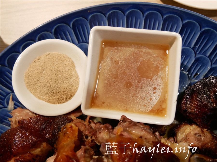 台北松山區/市民大道美食/一吃上癮祖傳甕缸雞-祖傳秘方正宗放山雞,吃起來外酥內嫩又多汁,鹹香入味超好吃!近捷運忠孝敦化站的美味烤雞,每天限量30隻,需提前1小時預定~一吃上癮祖傳甕缸雞菜單/台北美食/台北熱炒餐廳推薦/宵夜美食/親友聚餐/台菜餐廳推薦/桌菜合菜/皮脆肉嫩/roasted chicken/藍子愛美食 中式料理 國內旅遊 攝影 民生資訊分享 飲食集錦