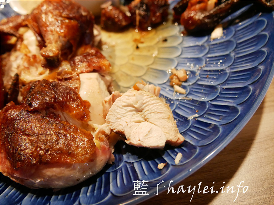 台北松山區/市民大道美食/一吃上癮祖傳甕缸雞-祖傳秘方正宗放山雞,吃起來外酥內嫩又多汁,鹹香入味超好吃!近捷運忠孝敦化站的美味烤雞,每天限量30隻,需提前1小時預定~一吃上癮祖傳甕缸雞菜單/台北美食/台北熱炒餐廳推薦/宵夜美食/親友聚餐/台菜餐廳推薦/桌菜合菜/皮脆肉嫩/roasted chicken/藍子愛美食 中式料理 國內旅遊 攝影 民生資訊分享 飲食集錦