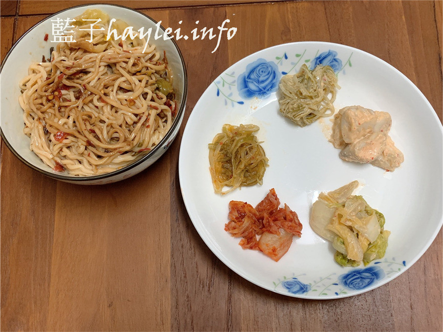 宅配美食推薦/益康泡菜-真正台灣製造的世界級泡菜,美味好吃且通過HACCP及ISO22000驗證,吃起來更安心,屯糧必備下飯菜!黃金泡菜、黃金海帶絲、黃金杏鮑菇等用蔬果入醬醃製出清甜微辣的好滋味,韓式泡菜味道酸香帶辣、翡翠海帶絲吃起來鮮香爽脆~台灣泡菜推薦/宅配泡菜/泡菜美食推薦/拌飯拌麵/美味泡菜/藍子愛美食 中式料理 健康養身 宅配食記 攝影 民生資訊分享 飲食集錦
