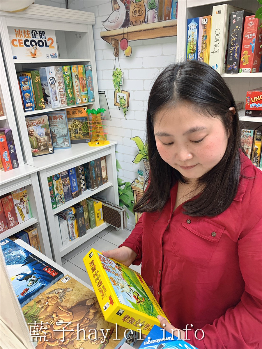 台北中正/台北桌遊/貳家桌遊-近捷運古亭站,台北雨天室內聚餐聚會的好選擇,180起,百套桌遊任你玩,點心飲料自助吧無限取用!台北旅遊/台北市內景點/休閒娛樂/益智遊戲/桌遊店推薦/適合朋友聚會、同好聯誼/有投影機、投影幕/活動場地租借包場/痛快玩桌遊/雨天備案/室內聚會/益智活動/藍子愛旅遊 國內旅遊 攝影 民生資訊分享 飲食集錦
