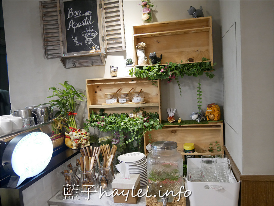 台北松山/中山國中站美食/夏綠蒂·小私廚/à table chez Charlotte-原夏綠地咖啡,環境舒適,食材新鮮且口味絕佳,約會聚餐好選擇~義大利麵燉飯、甜點下午茶都是手工現做!台北美食餐廳/松山美食/義式料理/客製化餐點/手工甜點/下午茶/雙人鬆餅午茶套餐/鐵觀音茶風鬆餅/松露野菇燉飯/明太子義大利麵/不收服務費/西式料理/台北旅遊/藍子愛美食 國內旅遊 攝影 民生資訊分享 飲食集錦